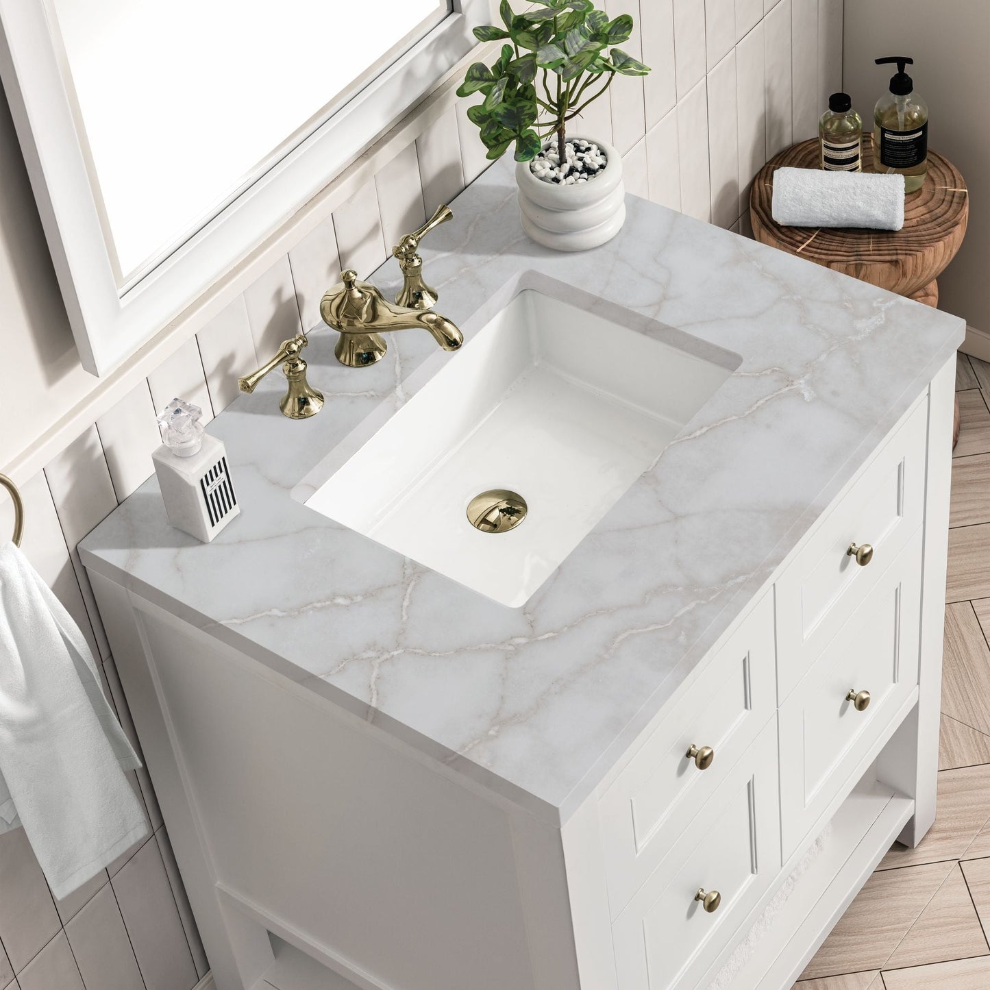 
                  
                    Breckenridge 30" Single Vanity in Bright White Single Vanity James Martin Vanities Victorian Silver Silestone 
                  
                