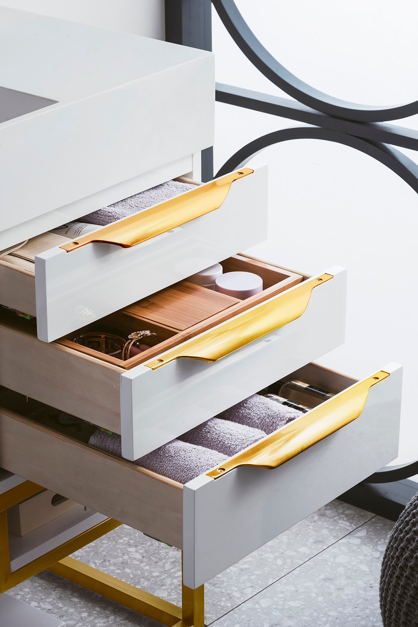 
                  
                    Columbia 36" Single Bathroom Vanity in Glossy White with Radiant Gold Base Single Bathroom Vanity James Martin Vanities 
                  
                