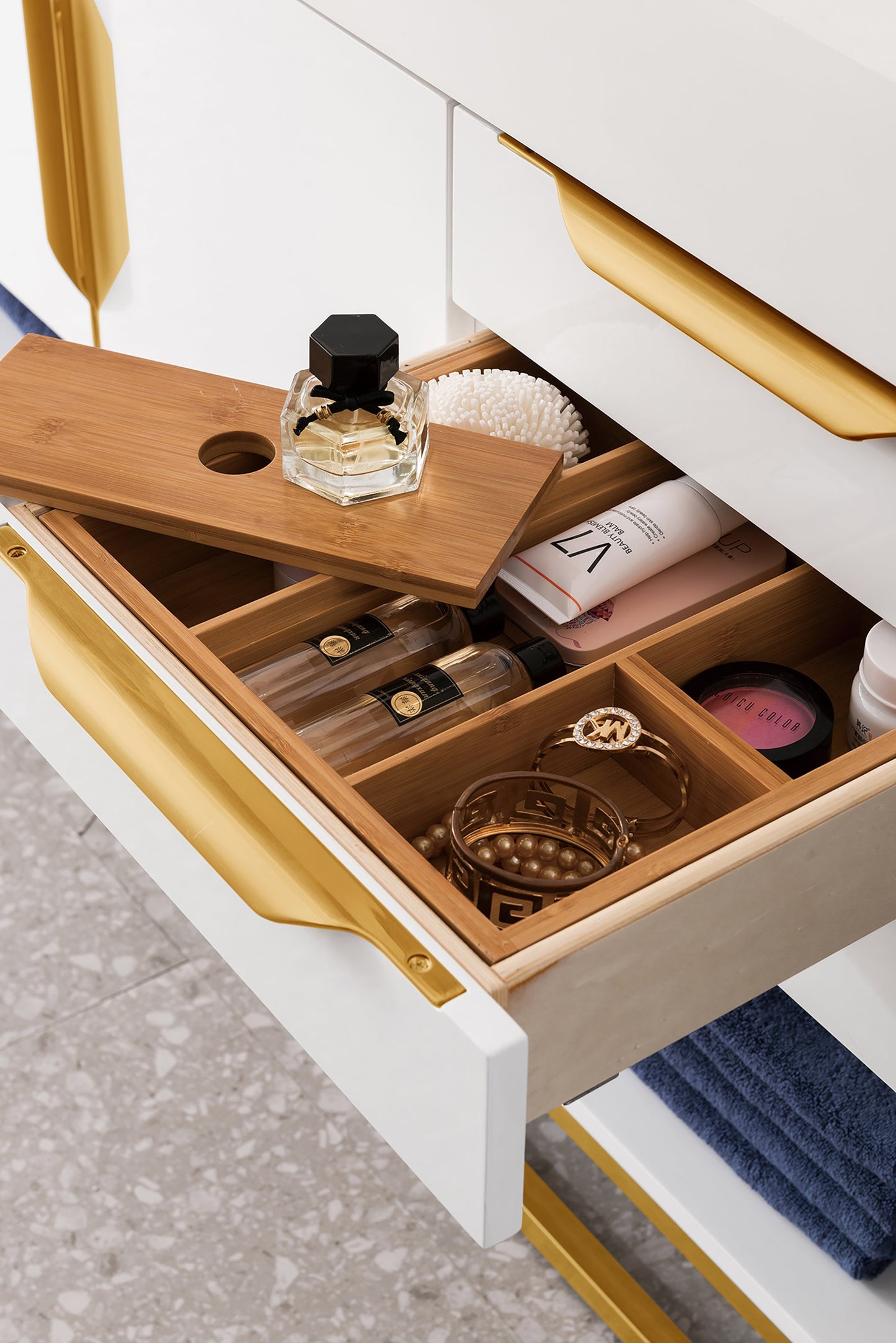 
                  
                    Columbia 48" Single Bathroom Vanity in Glossy White with Radiant Gold Base Single Bathroom Vanity James Martin Vanities 
                  
                