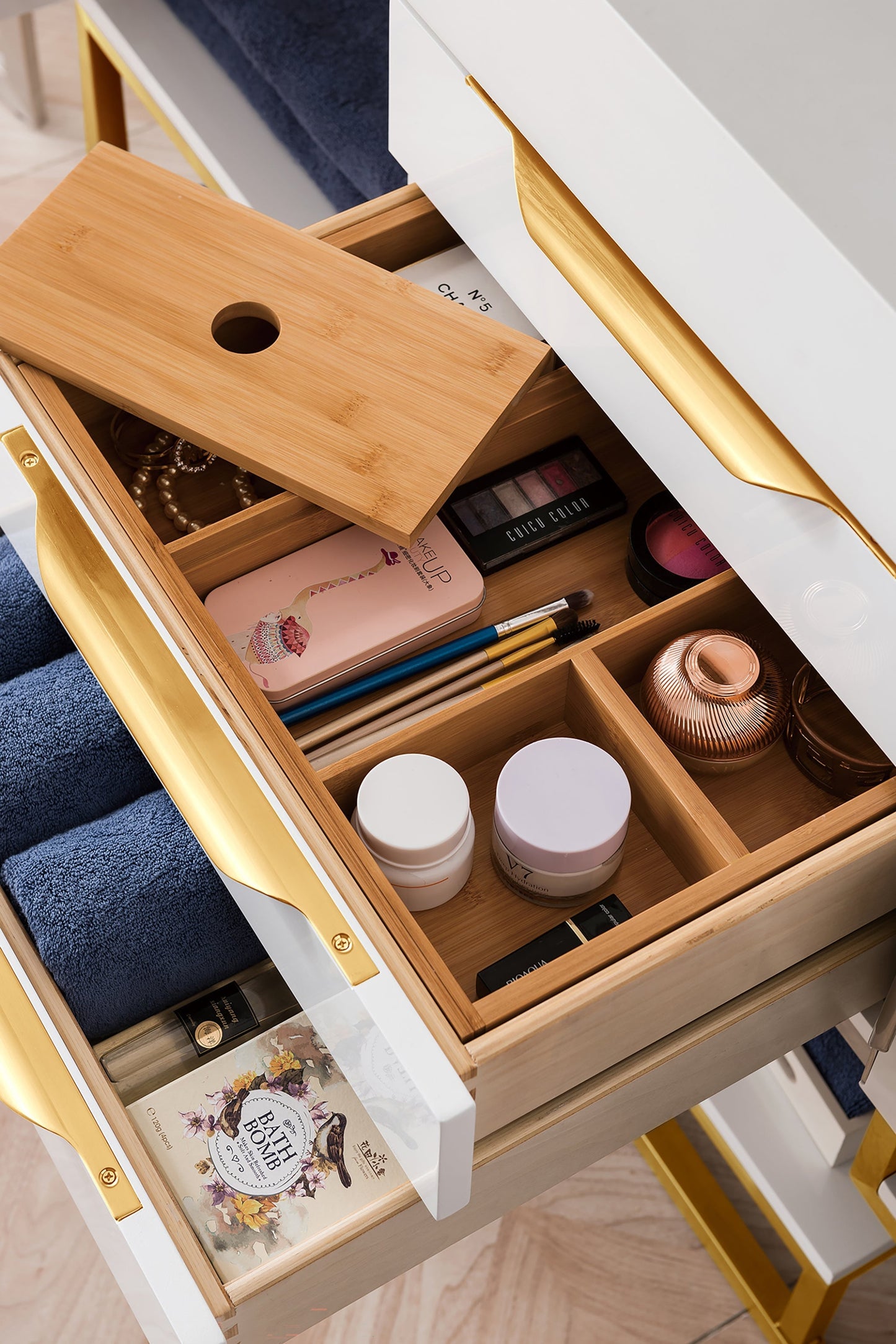 
                  
                    Columbia 59" Double Bathroom Vanity in Glossy White with Radiant Gold Base Single Bathroom Vanity James Martin Vanities 
                  
                