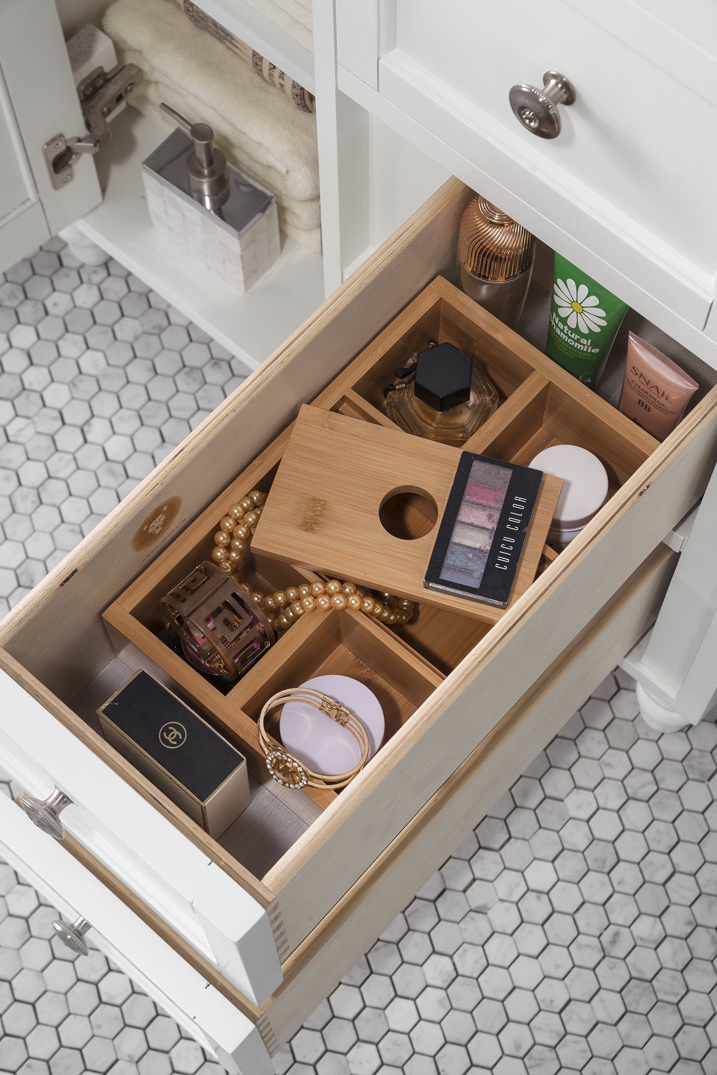 
                  
                    Copper Cove Encore 86" Double Bathroom Vanity, Bright White Double bathroom Vanity James Martin Vanities 
                  
                